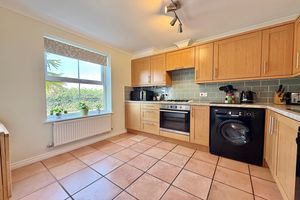 Kitchen/Breakfast Room- click for photo gallery
